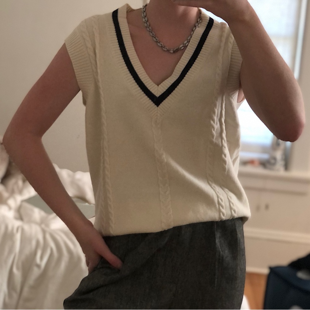 Aritzia Sunday Best sweater vest! Size small, oversized fit. Perfect condition!